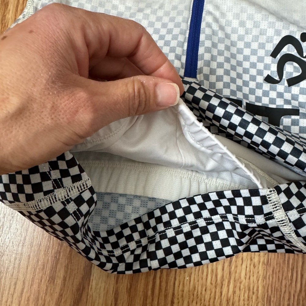 Bandit Chicago Marathon Women’s Checkered Cropped Running Race Top. Small - Picture 4 of 5